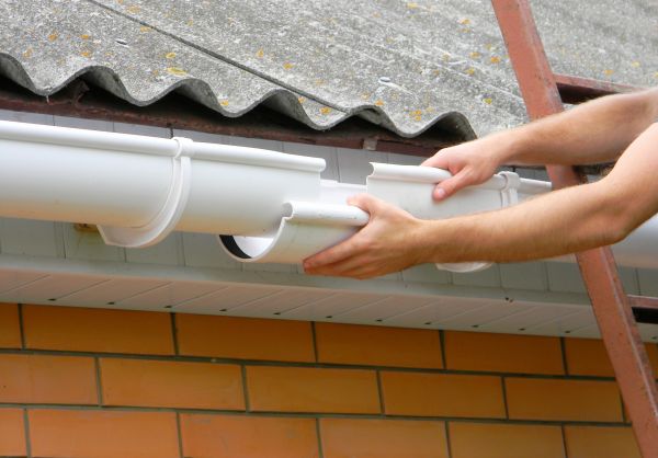 Cost of Gutter Hanging in Kirkland